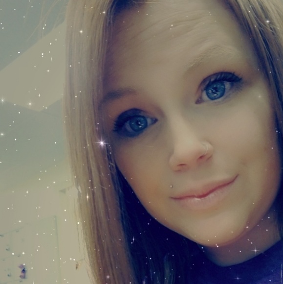 Meet your Posher, Tiffany - Picture 1 of 1